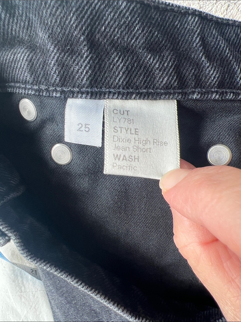 Reformation Dixie High Rise Jean Short - Picture 10 of 12